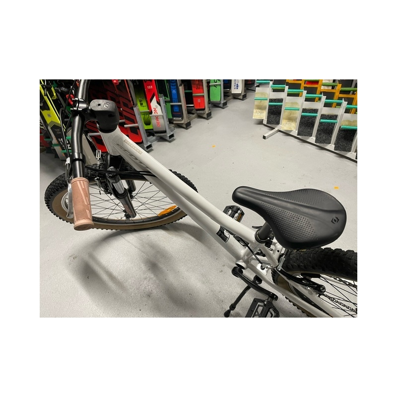 Bazarové dětské HORSKÉ KOLO SCOTT CONTESSA 24 model 2024