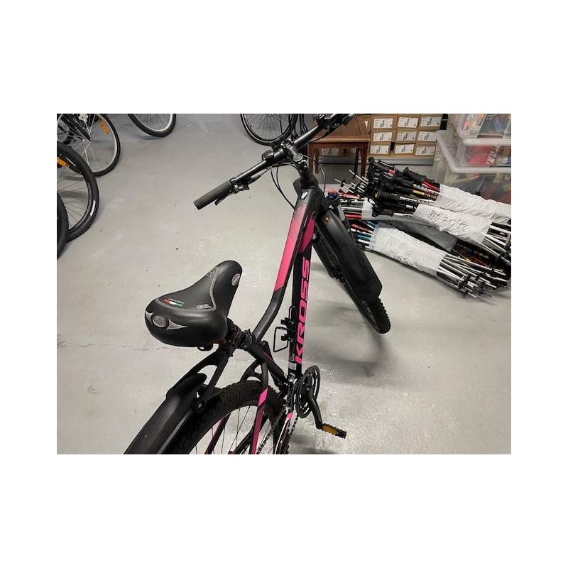 Bazarové kolo Kross Lea 6.0 velikost kol 29", rám 17" barva Black-Pink - najeto do 50km
