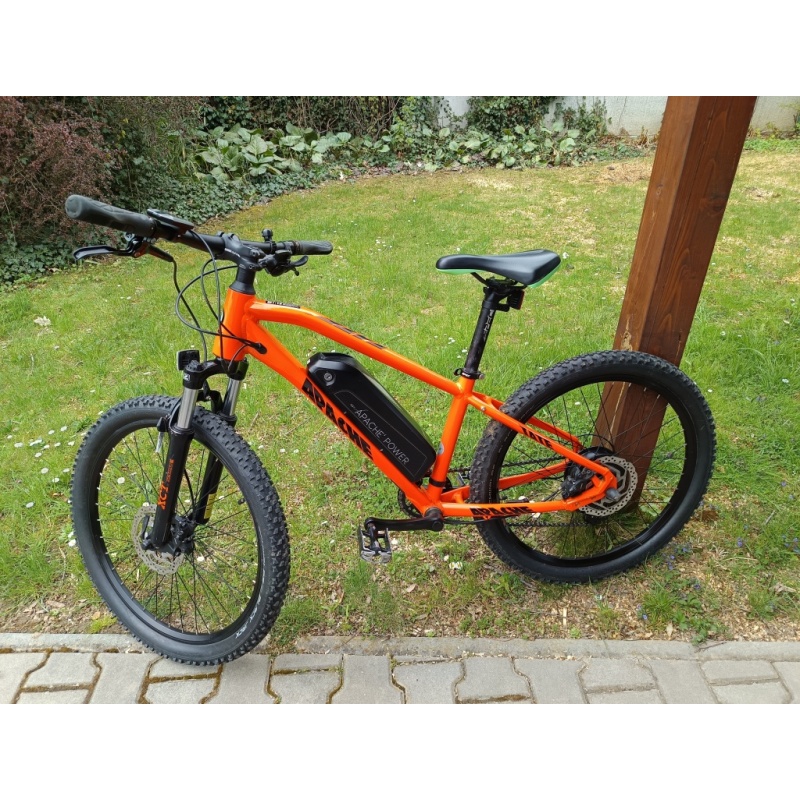 Bazarové juniorské elektrokolo APACHE Tate 24"