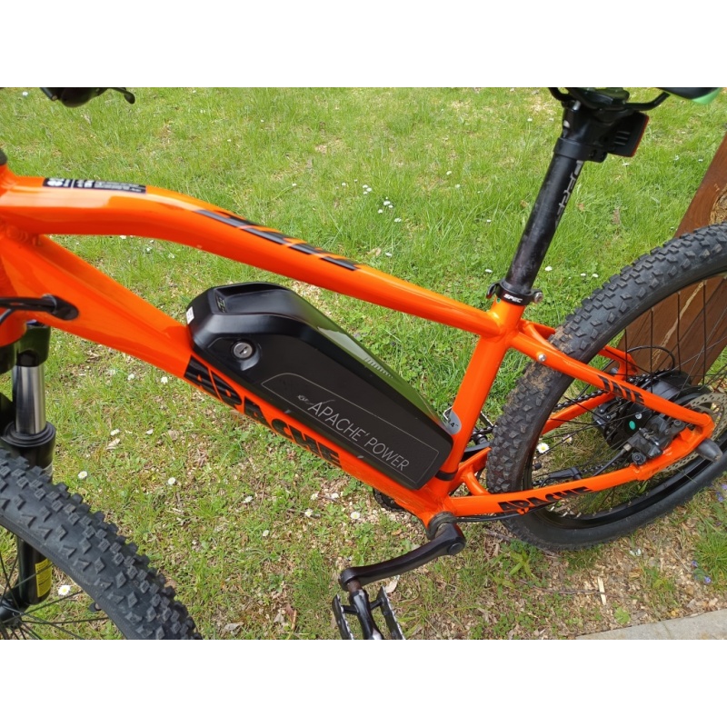 Bazarové juniorské elektrokolo APACHE Tate 24"