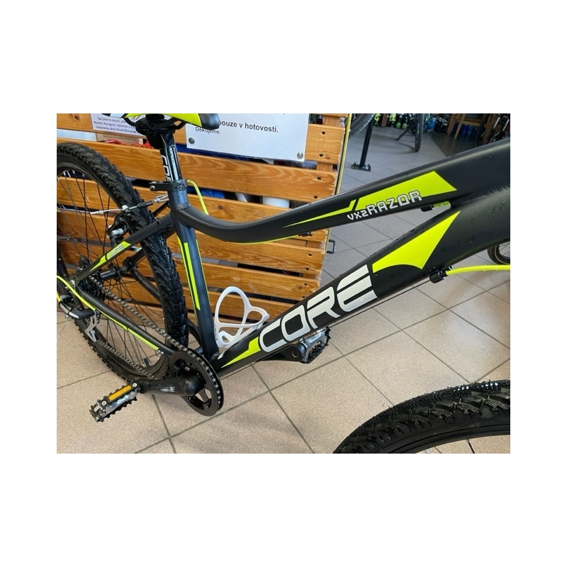bazarové kolo CORE RAZOR, odpruž vidlice, kola 26" rám 15" model 2022